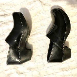 Dansko, black Pointed toe patent leather clogs. Size 41. Well loved.